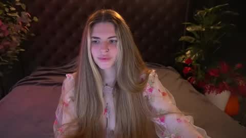 danielareign online show from April 15, 2026, 1:07 pm