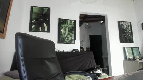 Snapshot of daniele_bunny chatting on August 3, 2026, 6:44 pm Daniele Bunny online show from August 3, 2026, 6:44 pm