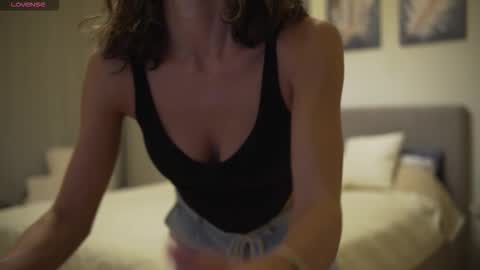 Snapshot of danielle_thomas chatting on September 21, 2025, 9:27 pm Danielle online show from September 21, 2025, 9:27 pm