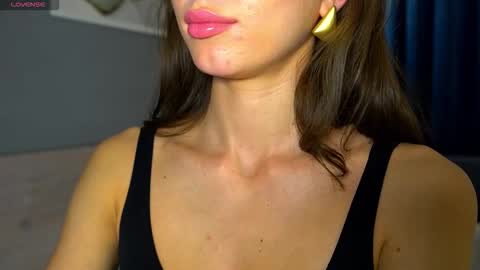 Snapshot of danielle_thomas chatting on December 3, 2025, 8:51 pm Danielle online show from December 3, 2025, 8:51 pm