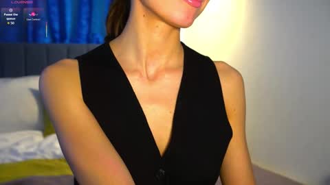 Snapshot of danielle_thomas chatting on March 12, 2026, 11:49 am Danielle online show from March 12, 2026, 11:49 am