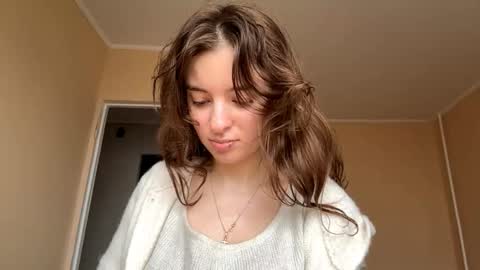 Mia online show from November 9, 2025, 7:28 am