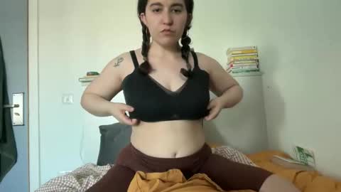 danigirl2004 online show from April 22, 2026, 2:07 pm