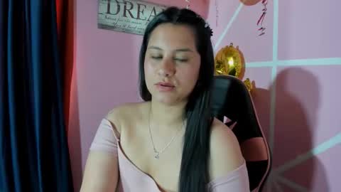 Snapshot of daniiella_cute chatting on November 27, 2025, 6:32 pm DaNii online show from November 27, 2025, 6:32 pm