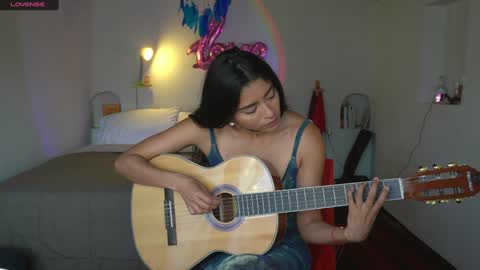 Snapshot of daniisla chatting on December 24, 2024, 1:28 pm danalle .. online show from December 24, 2024, 1:28 pm