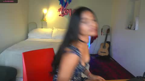 Snapshot of daniisla chatting on February 25, 2025, 9:35 pm danalle .. online show from February 25, 2025, 9:35 pm