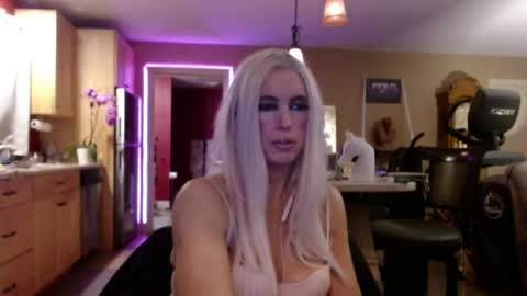 Snapshot of danikawhite69 chatting on May 27, 2026, 12:13 pm DanikaWhite69 online show from May 27, 2026, 12:13 pm