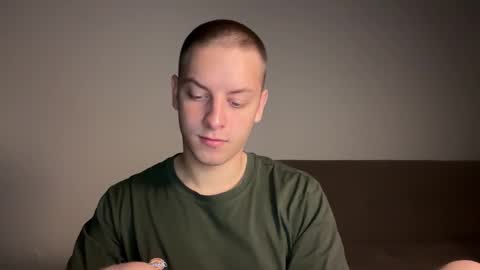 Snapshot of danila_trezzini chatting on November 6, 2025, 12:11 am danila online show from November 6, 2025, 12:11 am