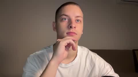 Snapshot of danila_trezzini chatting on November 9, 2025, 9:57 pm danila online show from November 9, 2025, 9:57 pm