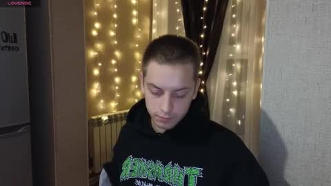 Snapshot of danila_trezzini chatting on December 3, 2025, 10:08 pm danila online show from December 3, 2025, 10:08 pm