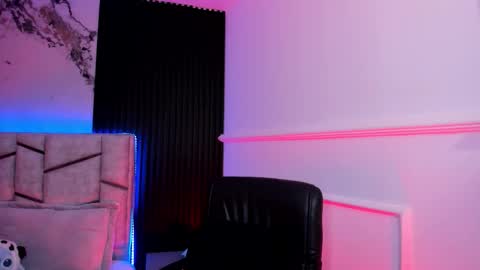 Snapshot of daniphoenixx chatting on October 27, 2025, 7:18 pm Dani Phonenix online show from October 27, 2025, 7:18 pm