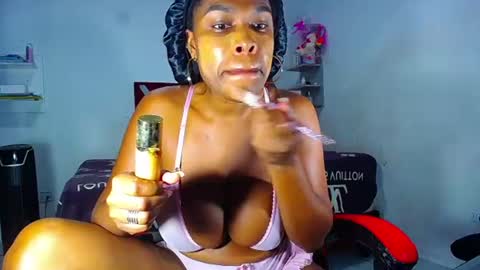 Snapshot of danisabrownn chatting on July 16, 2026, 12:33 pm danisabrownn online show from July 16, 2026, 12:33 pm