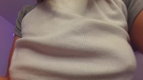 Snapshot of danmsel chatting on December 17, 2024, 4:21 pm Pau online show from December 17, 2024, 4:21 pm