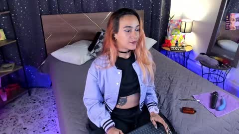 Snapshot of danna__castle chatting on December 10, 2024, 5:07 am Dannacastle online show from December 10, 2024, 5:07 am