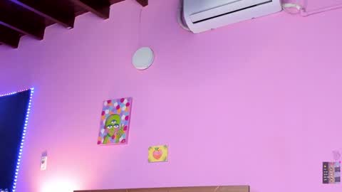 Snapshot of danna__castle chatting on January 19, 2025, 7:46 am Dannacastle online show from January 19, 2025, 7:46 am