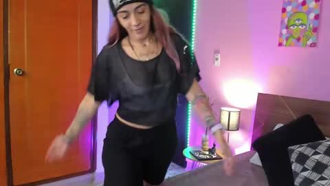 Snapshot of danna__castle chatting on February 9, 2025, 4:57 am Dannacastle online show from February 9, 2025, 4:57 am