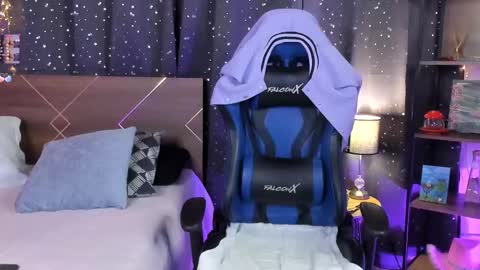 Snapshot of danna__castle chatting on February 22, 2025, 8:29 am Dannacastle online show from February 22, 2025, 8:29 am