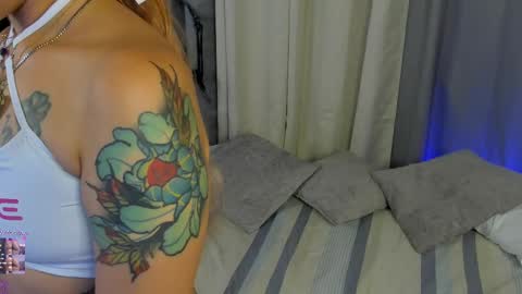 Snapshot of danna__castle chatting on October 6, 2025, 2:09 am Dannacastle online show from October 6, 2025, 2:09 am