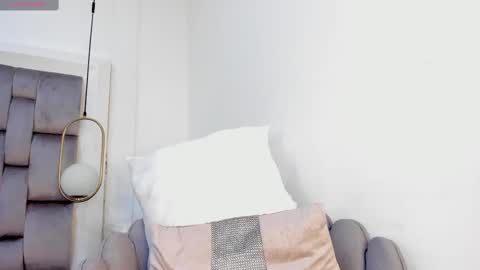 Snapshot of danna__ortiz chatting on February 20, 2025, 2:35 pm Danna online show from February 20, 2025, 2:35 pm