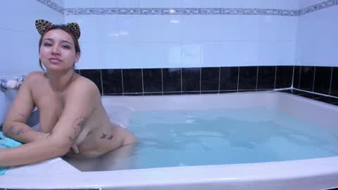  Danna  online show from February 4, 2025, 6:17 pm