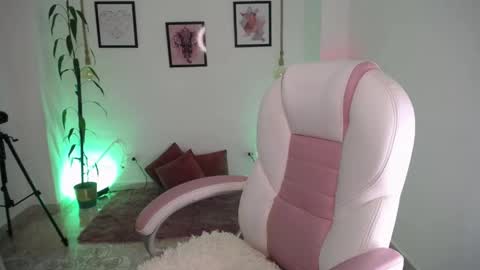 Danna online show from April 25, 2026, 11:13 pm