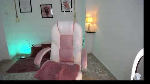 Snapshot of danna_rouse_ chatting on May 29, 2026, 11:14 pm Danna online show from May 29, 2026, 11:14 pm