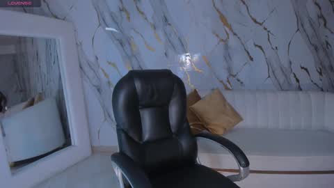 Danna Cruz  online show from October 2, 2025, 7:10 pm