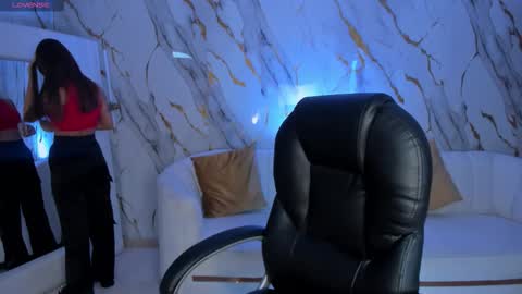 Danna Cruz  online show from January 10, 2026, 6:53 pm