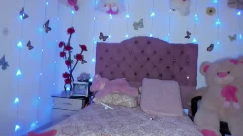Danna Sofia jeins online show from March 19, 2026, 3:27 pm