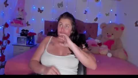 Danna Sofia jeins online show from April 24, 2026, 7:05 pm