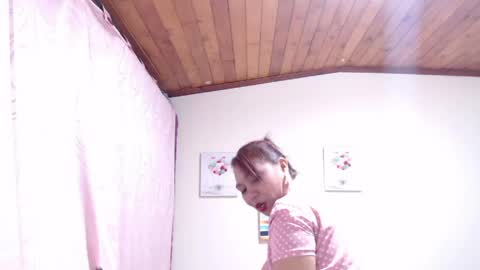 dannamomcerratt online show from April 27, 2026, 1:47 am
