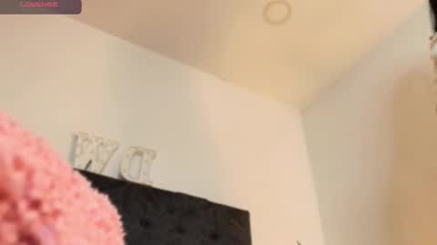 Danna Wells online show from October 23, 2025, 1:43 pm