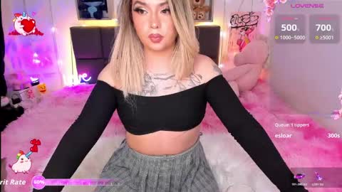dannia_13 online show from June 5, 2026, 6:52 am