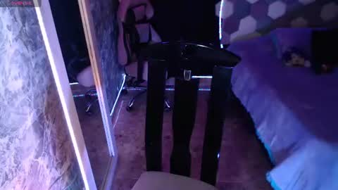 danna online show from June 21, 2026, 4:04 am