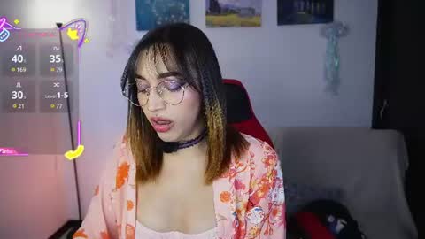 Snapshot of dannielle_ chatting on June 22, 2026, 7:33 pm online show from June 22, 2026, 7:33 pm