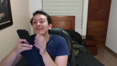 Snapshot of danruiz33 chatting on February 21, 2025, 2:17 am Dan online show from February 21, 2025, 2:17 am