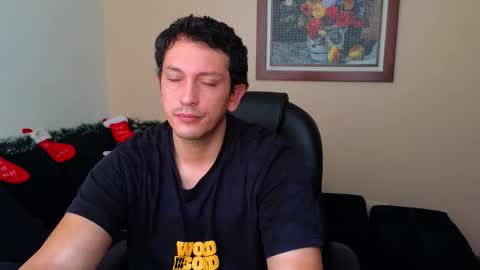 Snapshot of danruiz33 chatting on November 9, 2025, 2:04 pm Dan online show from November 9, 2025, 2:04 pm