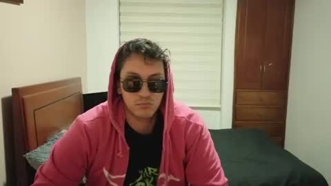 Snapshot of danruiz33 chatting on June 27, 2026, 1:43 am Dan online show from June 27, 2026, 1:43 am
