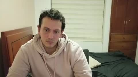 Snapshot of danruiz33 chatting on July 11, 2026, 1:41 am Dan online show from July 11, 2026, 1:41 am