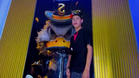 dante_brown1 online show from November 9, 2025, 8:40 pm