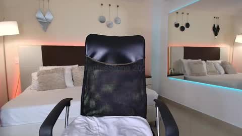 Snapshot of danteestone chatting on February 13, 2025, 5:54 pm Dante online show from February 13, 2025, 5:54 pm