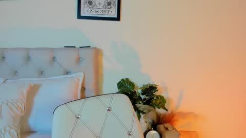 Antonella Mora online show from October 24, 2025, 2:02 pm