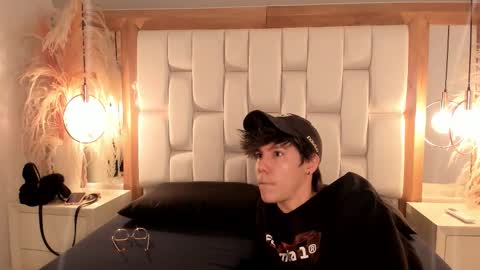 daphne_and_roger online show from September 20, 2025, 11:33 am