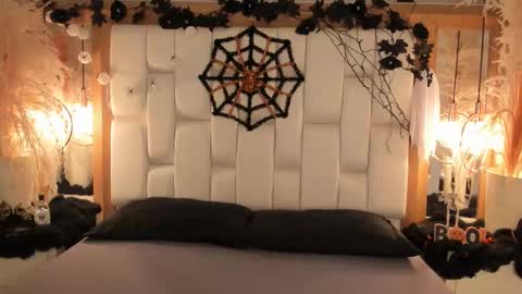 daphne_and_roger online show from October 27, 2025, 11:14 am