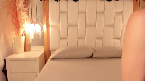 daphne_and_roger online show from November 11, 2025, 11:10 am