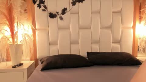 daphne_and_roger online show from December 22, 2025, 11:07 am