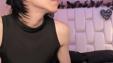 daphne_and_roger online show from April 27, 2026, 11:08 am