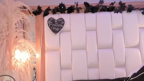 daphne_and_roger online show from April 28, 2026, 11:04 am
