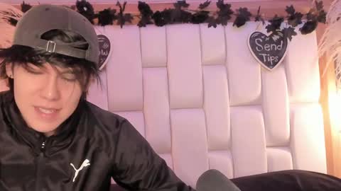 daphne_and_roger online show from April 29, 2026, 11:03 am