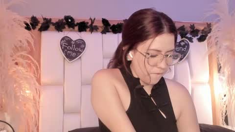 daphne_and_roger online show from April 30, 2026, 11:38 am